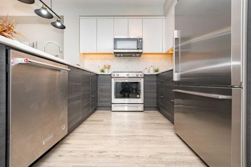 3122-95 Burma Star Road Sw, Calgary, AB - Indoor Photo Showing Kitchen With Stainless Steel Kitchen