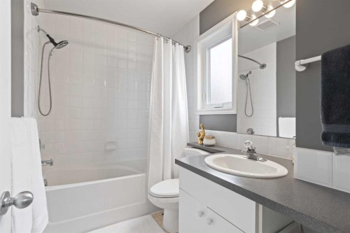 124 38A Avenue Sw, Calgary, AB 