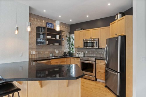 124 38A Avenue Sw, Calgary, AB 