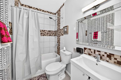 98 Saddlelake Terrace, Calgary, AB - Indoor Photo Showing Bathroom