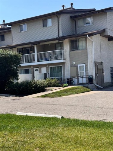 1111-200 Brookpark Drive Sw, Calgary, AB - Outdoor