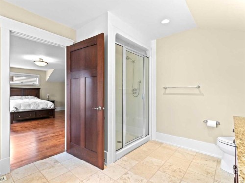 1428 2A Street Nw, Calgary, AB - Indoor Photo Showing Bathroom