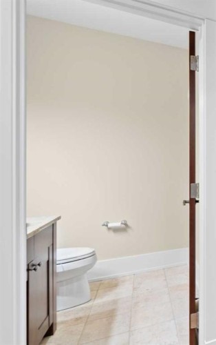 1428 2A Street Nw, Calgary, AB - Indoor Photo Showing Bathroom