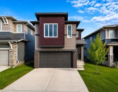 1020 Chinook Gate Heath SWAirdrie, AB T4B 5C9