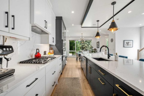 2213 25 Avenue Nw, Calgary, AB - Indoor Photo Showing Kitchen With Upgraded Kitchen