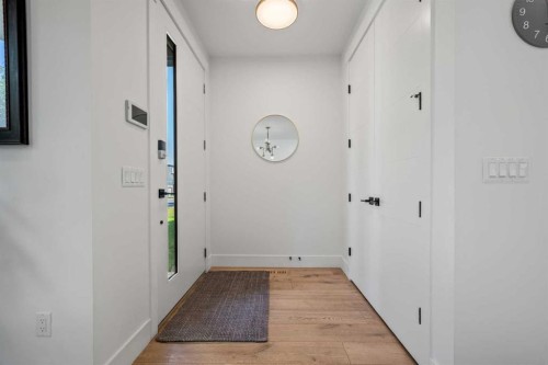 2213 25 Avenue Nw, Calgary, AB - Indoor Photo Showing Other Room