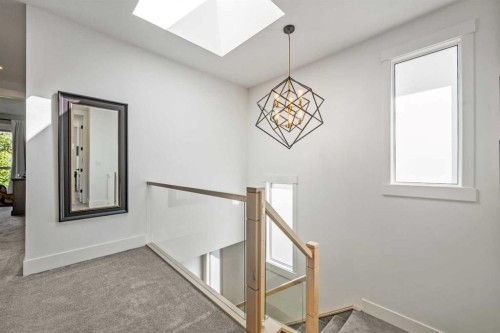 2213 25 Avenue Nw, Calgary, AB - Indoor Photo Showing Other Room
