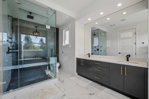 2213 25 Avenue Nw, Calgary, AB - Indoor Photo Showing Bathroom