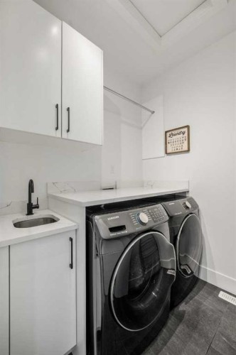 2213 25 Avenue Nw, Calgary, AB - Indoor Photo Showing Laundry Room