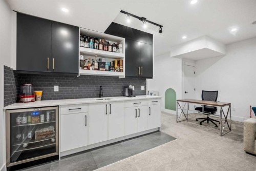 2213 25 Avenue Nw, Calgary, AB - Indoor Photo Showing Kitchen