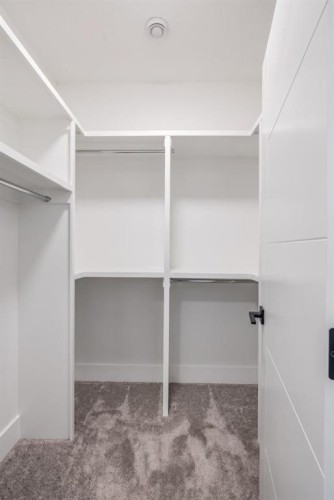 2213 25 Avenue Nw, Calgary, AB - Indoor With Storage