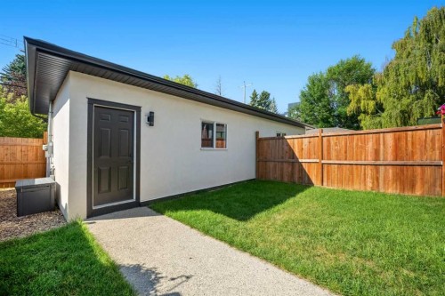 2213 25 Avenue Nw, Calgary, AB - Outdoor