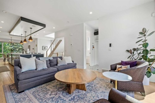 2213 25 Avenue Nw, Calgary, AB - Indoor Photo Showing Living Room