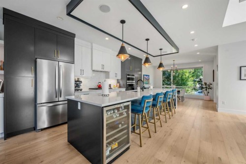 2213 25 Avenue Nw, Calgary, AB - Indoor Photo Showing Kitchen With Upgraded Kitchen