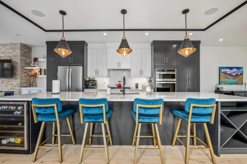 2213 25 Avenue Nw, Calgary, AB - Indoor Photo Showing Kitchen With Upgraded Kitchen