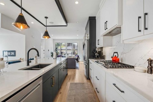 2213 25 Avenue Nw, Calgary, AB - Indoor Photo Showing Kitchen With Double Sink With Upgraded Kitchen
