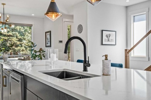 2213 25 Avenue Nw, Calgary, AB - Indoor Photo Showing Kitchen With Double Sink With Upgraded Kitchen