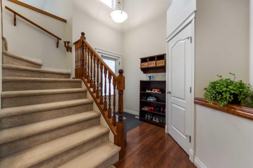 10 Evansmeade Manor Nw, Calgary, AB - Indoor Photo Showing Other Room