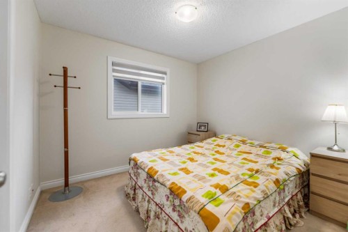 10 Evansmeade Manor Nw, Calgary, AB - Indoor Photo Showing Bedroom