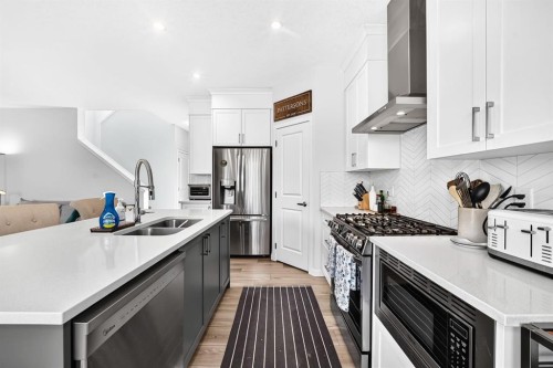 118 Belmont Crescent Sw, Calgary, AB - Indoor Photo Showing Kitchen With Double Sink With Upgraded Kitchen