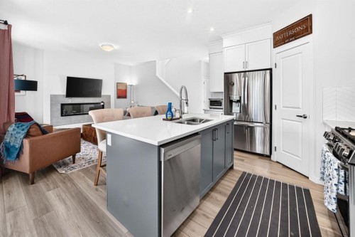 118 Belmont Crescent Sw, Calgary, AB - Indoor Photo Showing Kitchen With Double Sink With Upgraded Kitchen