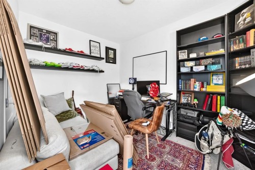 118 Belmont Crescent Sw, Calgary, AB - Indoor