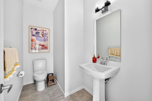 118 Belmont Crescent Sw, Calgary, AB - Indoor Photo Showing Bathroom