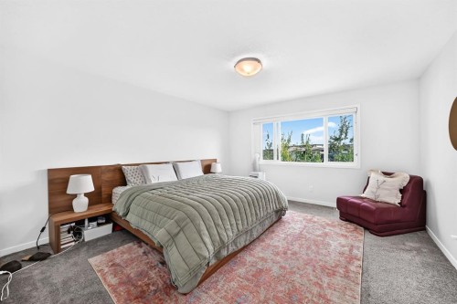 118 Belmont Crescent Sw, Calgary, AB - Indoor Photo Showing Bedroom