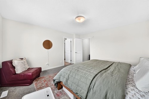 118 Belmont Crescent Sw, Calgary, AB - Indoor Photo Showing Bedroom