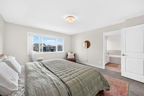 118 Belmont Crescent Sw, Calgary, AB - Indoor Photo Showing Bedroom