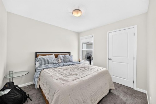 118 Belmont Crescent Sw, Calgary, AB - Indoor Photo Showing Bedroom