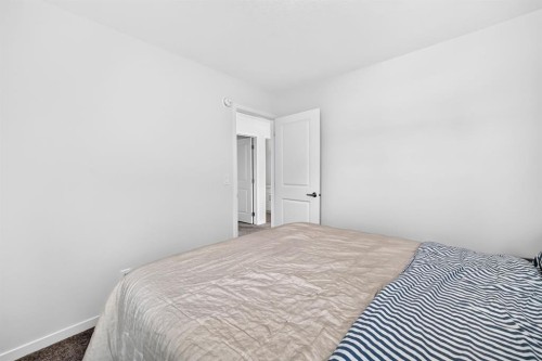 118 Belmont Crescent Sw, Calgary, AB - Indoor Photo Showing Bedroom