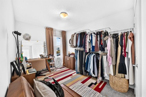 118 Belmont Crescent Sw, Calgary, AB - Indoor Photo Showing Other Room