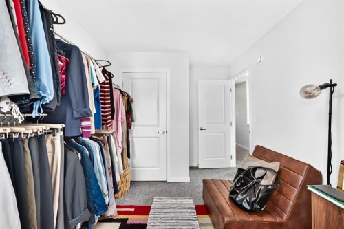 118 Belmont Crescent Sw, Calgary, AB - Indoor With Storage