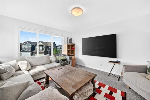 118 Belmont Crescent Sw, Calgary, AB - Indoor Photo Showing Living Room