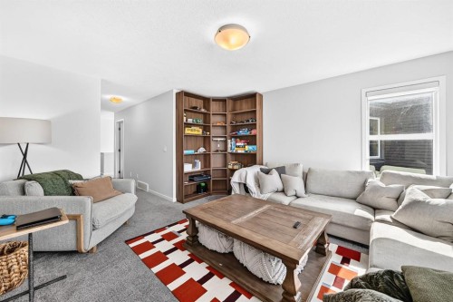 118 Belmont Crescent Sw, Calgary, AB - Indoor Photo Showing Living Room