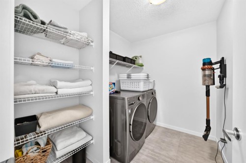 118 Belmont Crescent Sw, Calgary, AB - Indoor Photo Showing Laundry Room