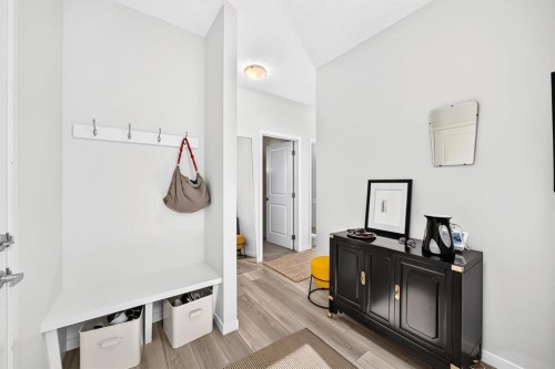 118 Belmont Crescent Sw, Calgary, AB - Indoor Photo Showing Other Room