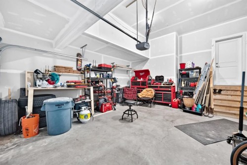 118 Belmont Crescent Sw, Calgary, AB - Indoor Photo Showing Garage