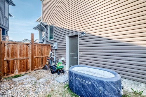 118 Belmont Crescent Sw, Calgary, AB - Outdoor With Exterior