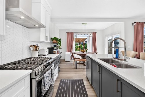 118 Belmont Crescent Sw, Calgary, AB - Indoor Photo Showing Kitchen With Double Sink With Upgraded Kitchen