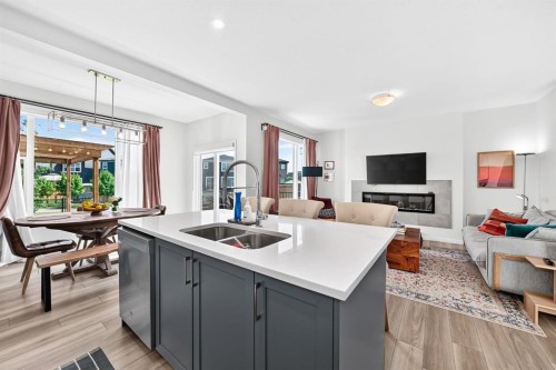 118 Belmont Crescent Sw, Calgary, AB - Indoor With Fireplace