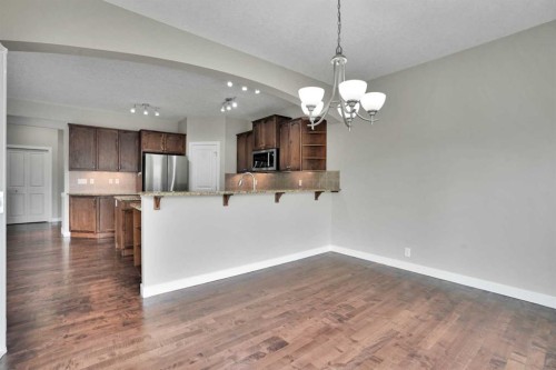 92 Everglen Close Sw, Calgary, AB - Indoor Photo Showing Kitchen