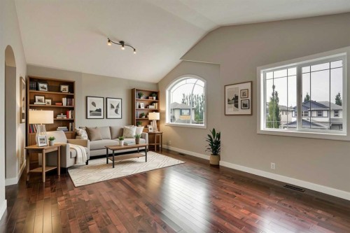 92 Everglen Close Sw, Calgary, AB - Indoor Photo Showing Living Room