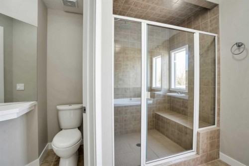 92 Everglen Close Sw, Calgary, AB - Indoor Photo Showing Bathroom