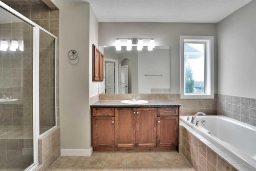92 Everglen Close Sw, Calgary, AB - Indoor Photo Showing Bathroom