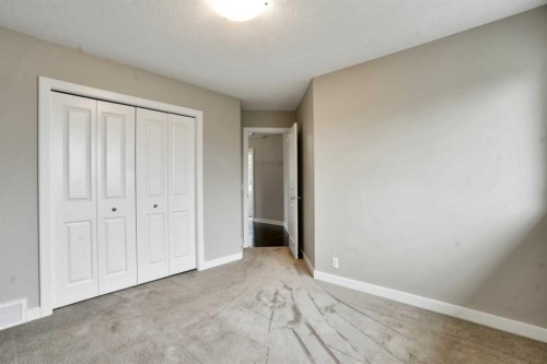 92 Everglen Close Sw, Calgary, AB - Indoor Photo Showing Other Room