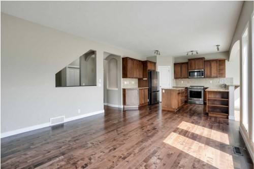 92 Everglen Close Sw, Calgary, AB - Indoor Photo Showing Kitchen