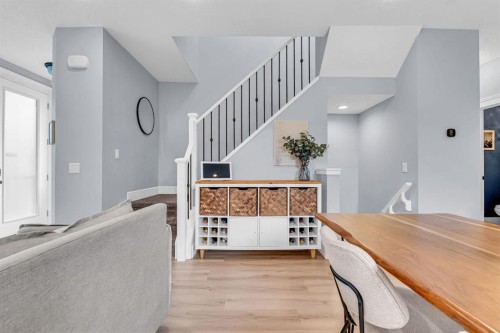 1-309 12 Avenue Ne, Calgary, AB - Indoor Photo Showing Other Room