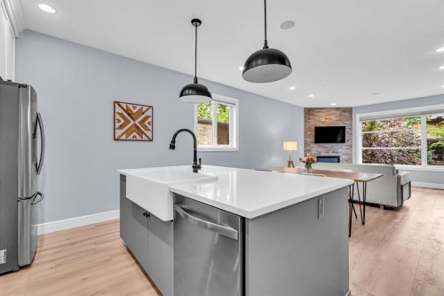 1-309 12 Avenue Ne, Calgary, AB - Indoor Photo Showing Kitchen With Upgraded Kitchen